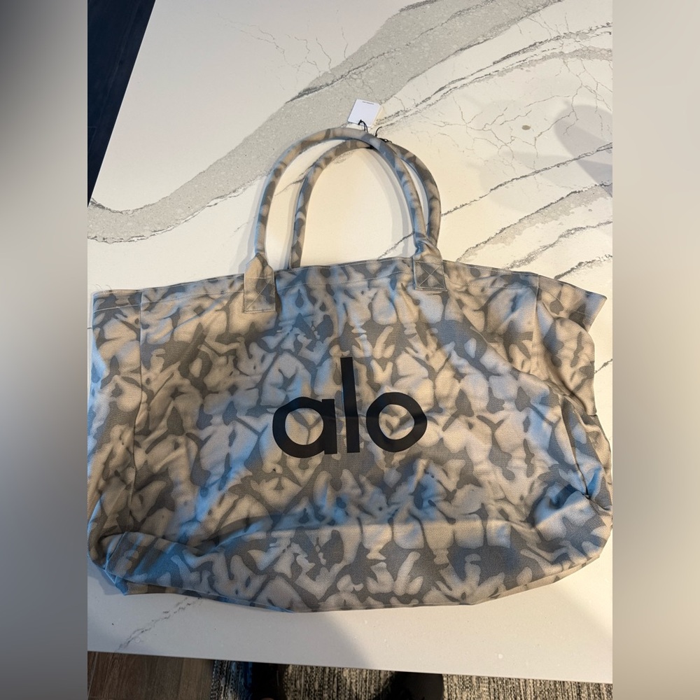 ALO Yoga Gray Quilted Tote Bag with Luxe Finish